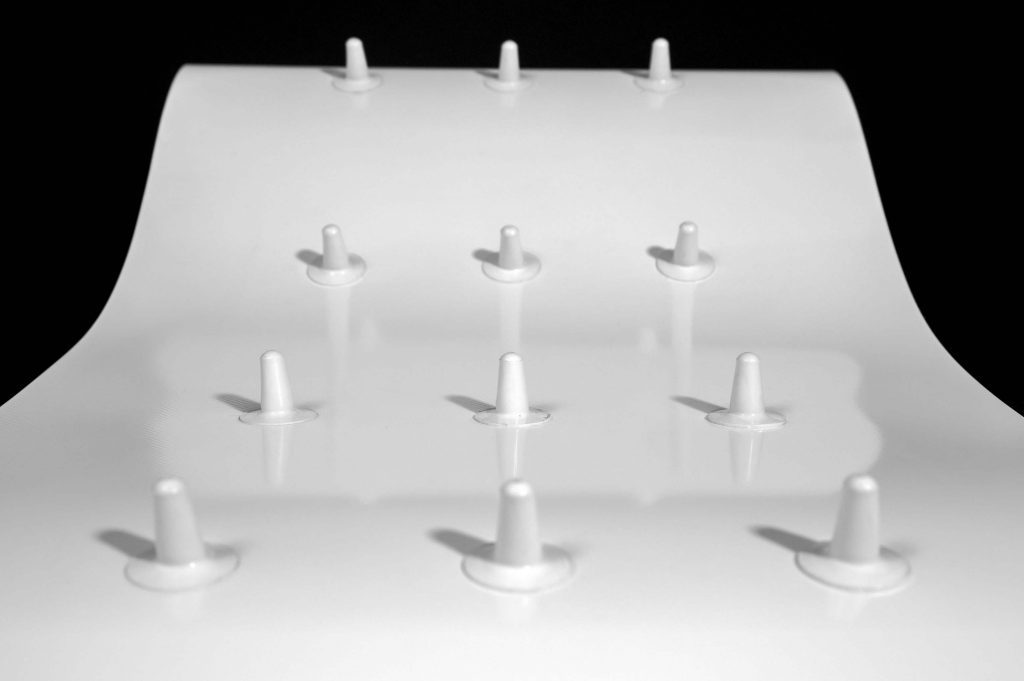 Esbelt-Tetones-b Esbelt-Profiles-and-Cleat-Short-fingers-white
