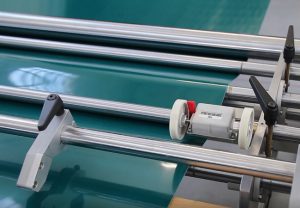 detalle-guias-cizalla 650x450 Adjustable guides.