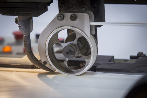 Maquina para sellar bordes de bandas